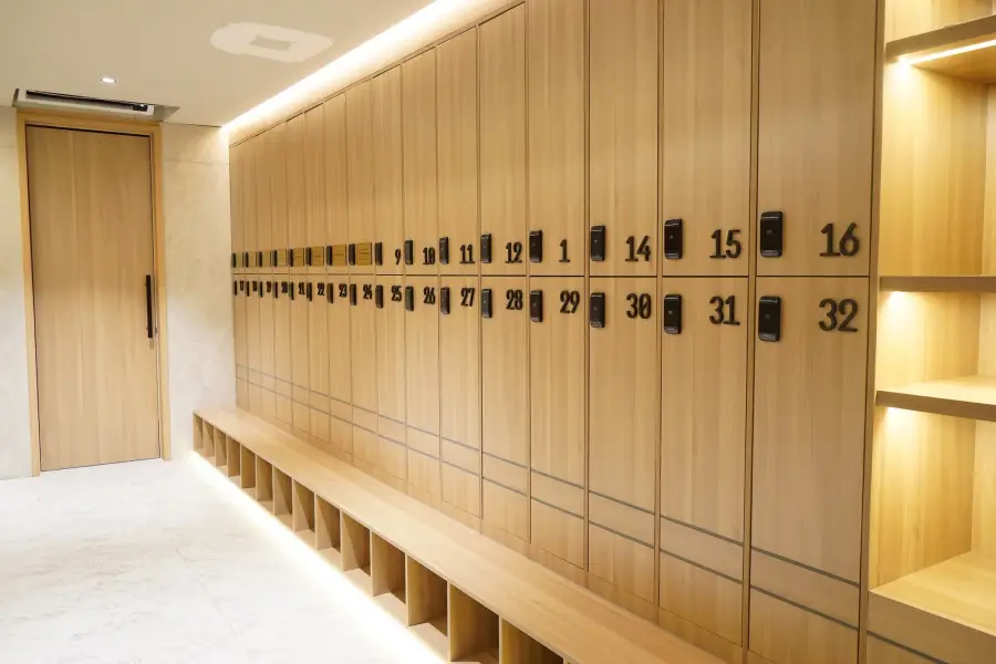 Oak lockers with a bench