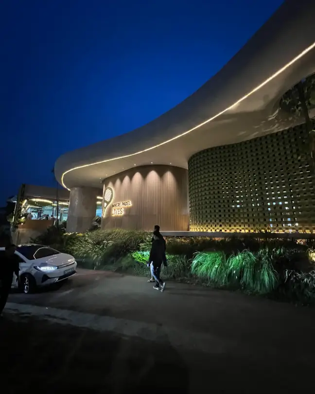 Padel Pro Signature lit up at night